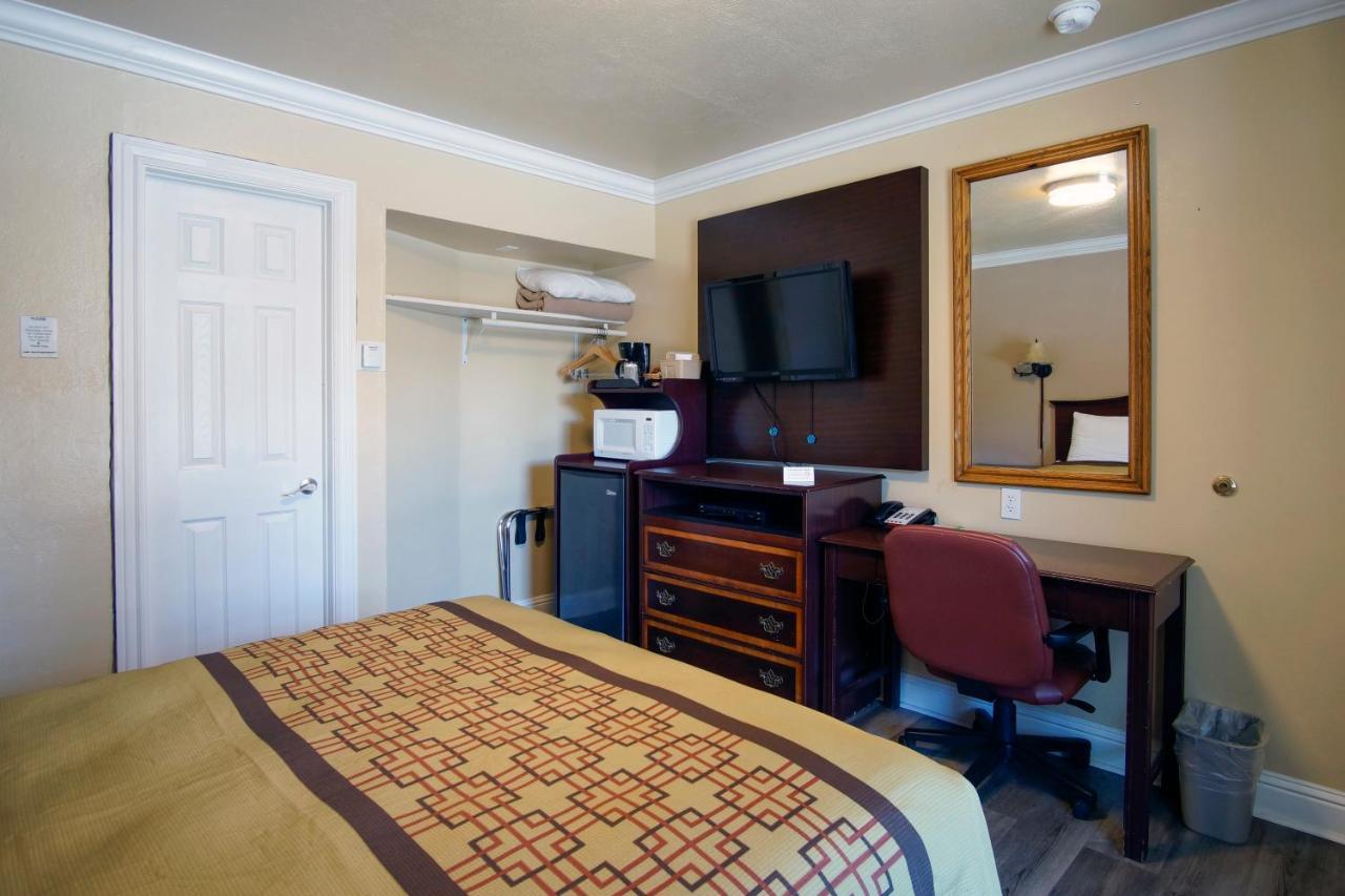 Charm Motel & Suites Burney Extérieur photo