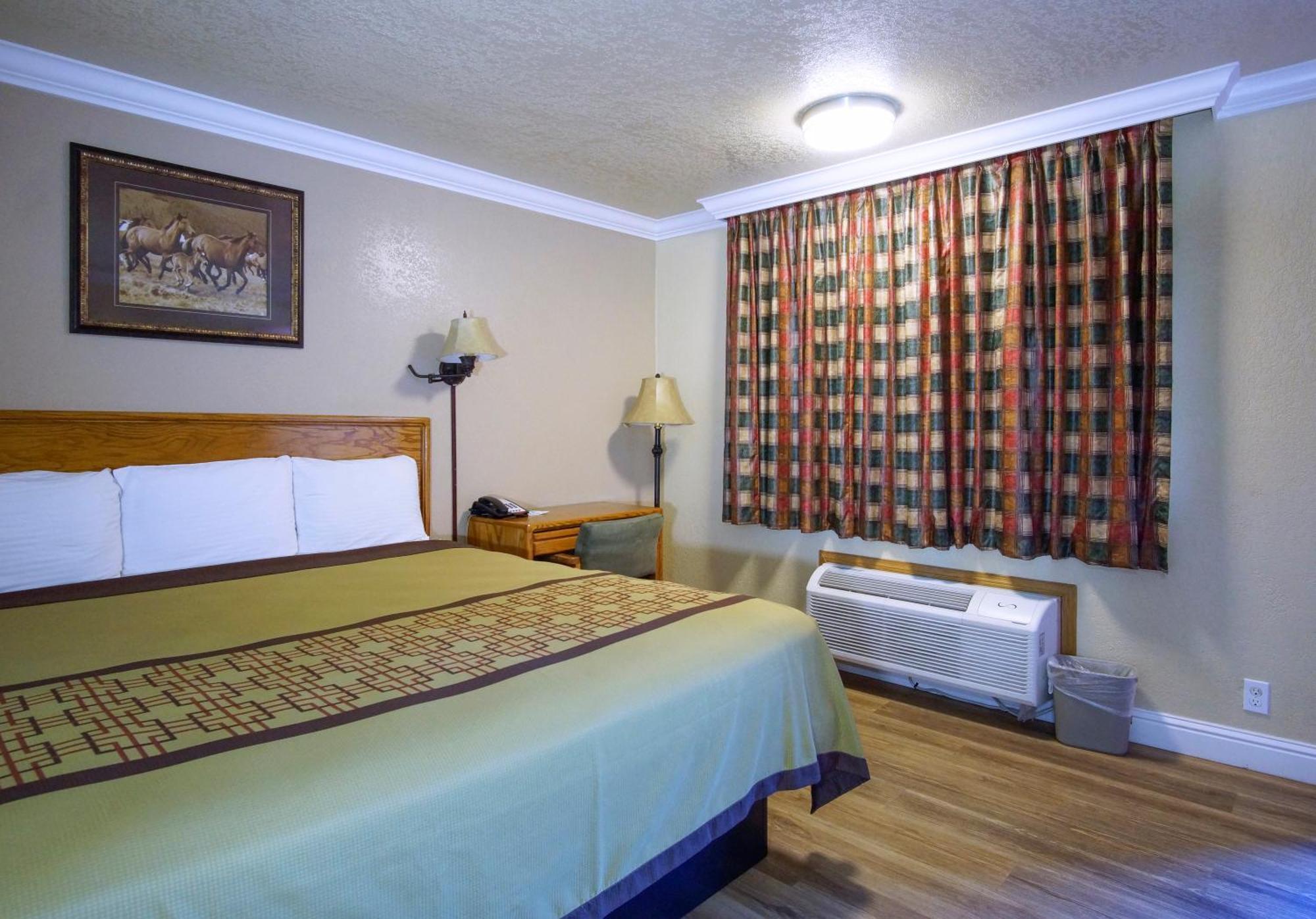 Charm Motel & Suites Burney Extérieur photo