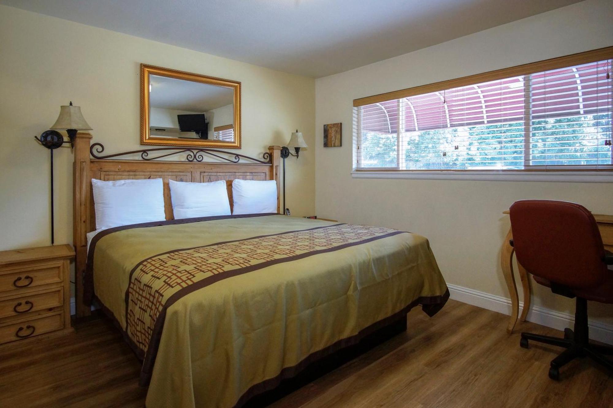 Charm Motel & Suites Burney Extérieur photo