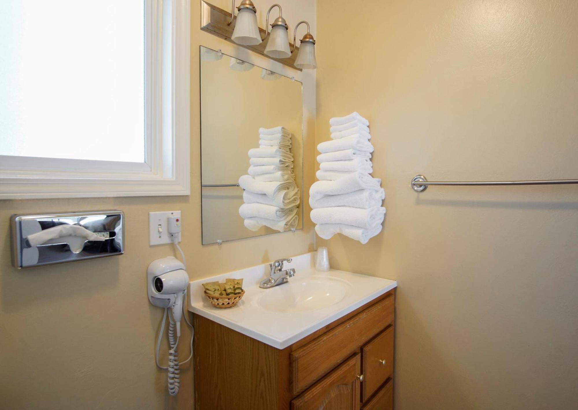 Charm Motel & Suites Burney Extérieur photo