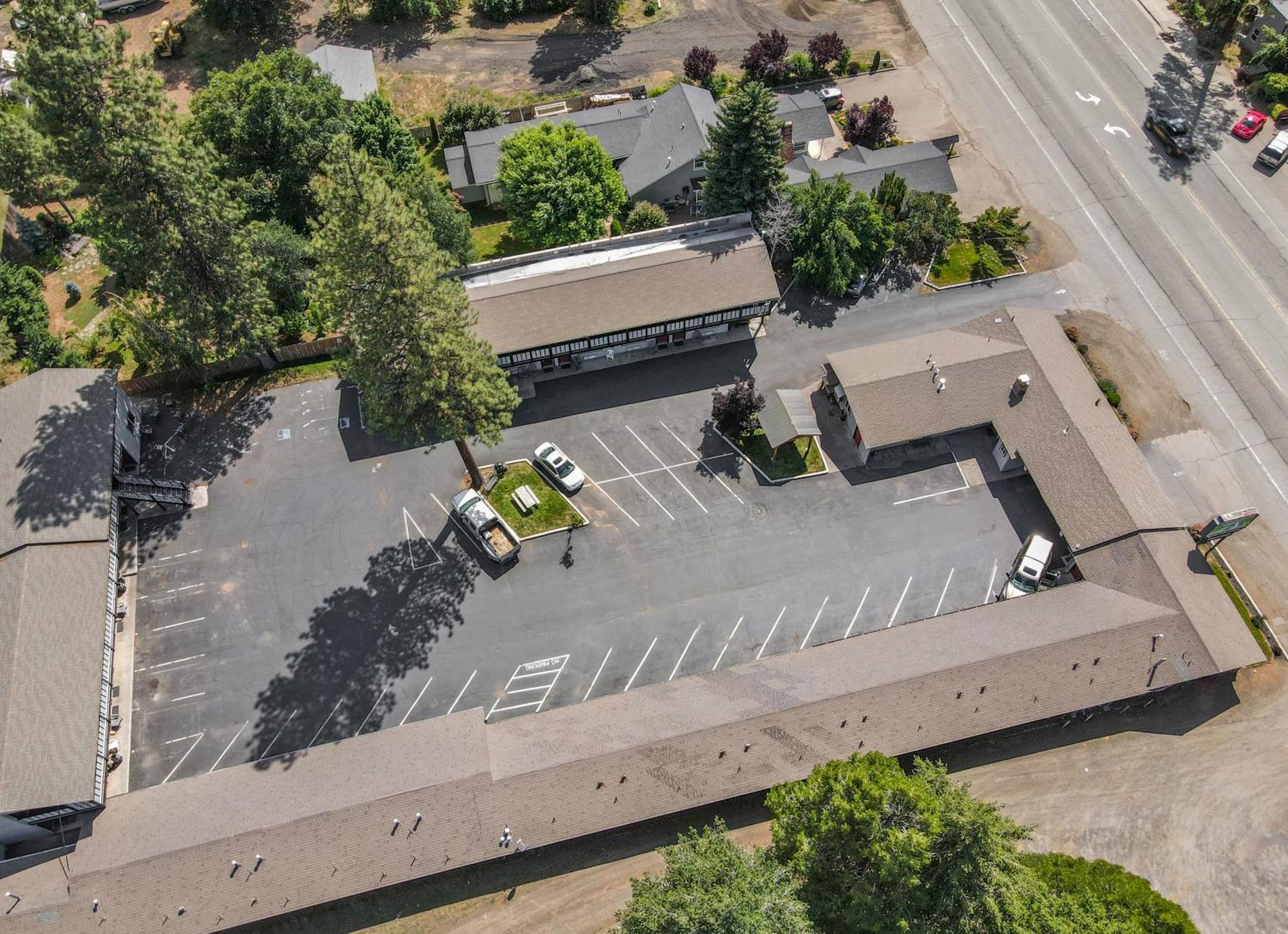 Charm Motel & Suites Burney Extérieur photo