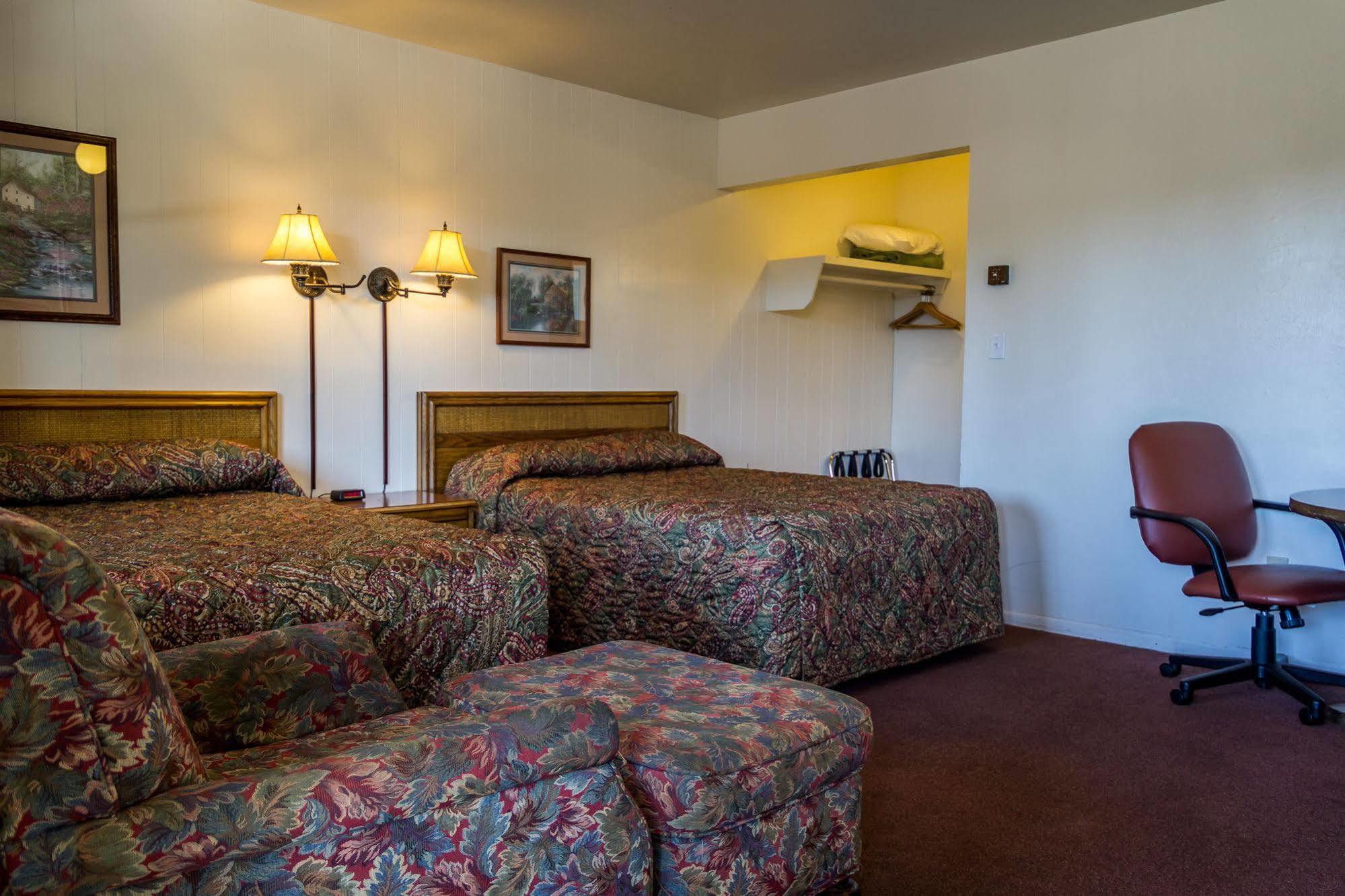 Charm Motel & Suites Burney Extérieur photo