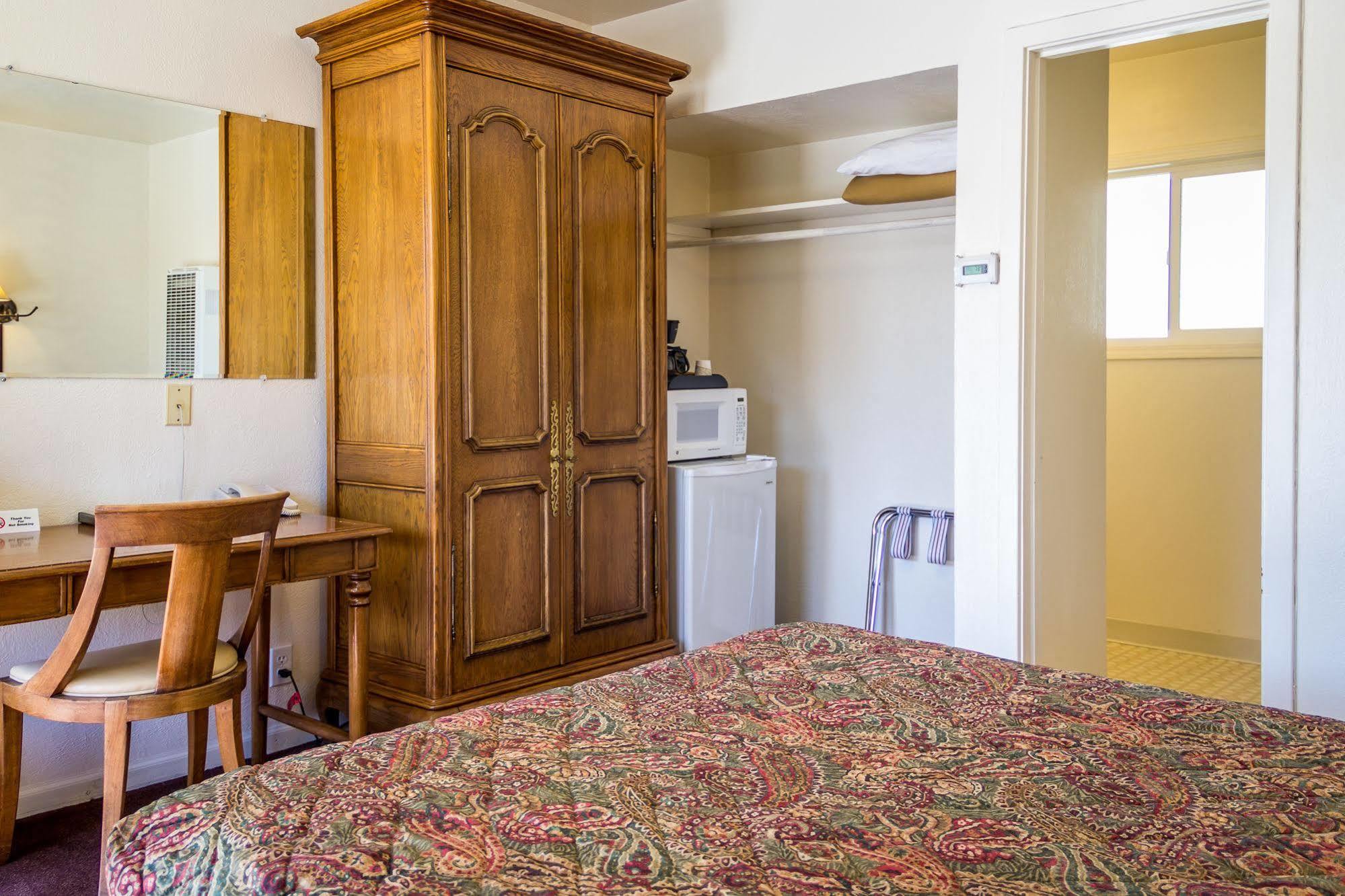 Charm Motel & Suites Burney Extérieur photo