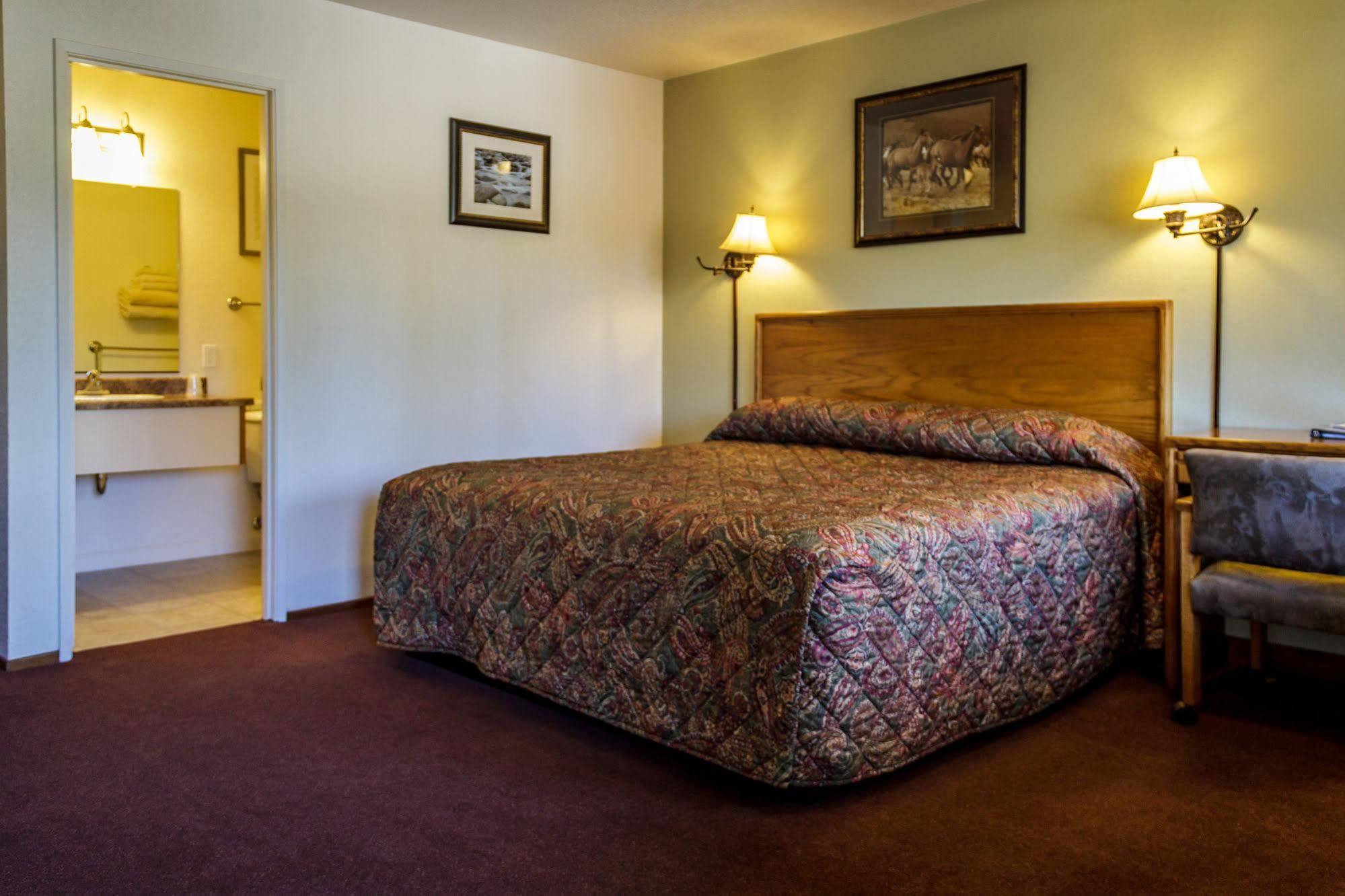 Charm Motel & Suites Burney Extérieur photo